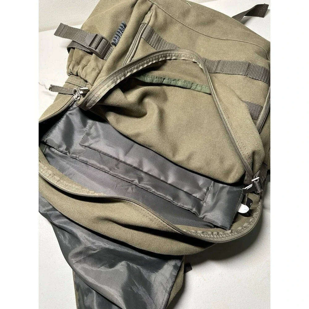 FIELD & CO FedEx Racing Green Backpack Zip/Buckle, Inner Pockets, Unisex
